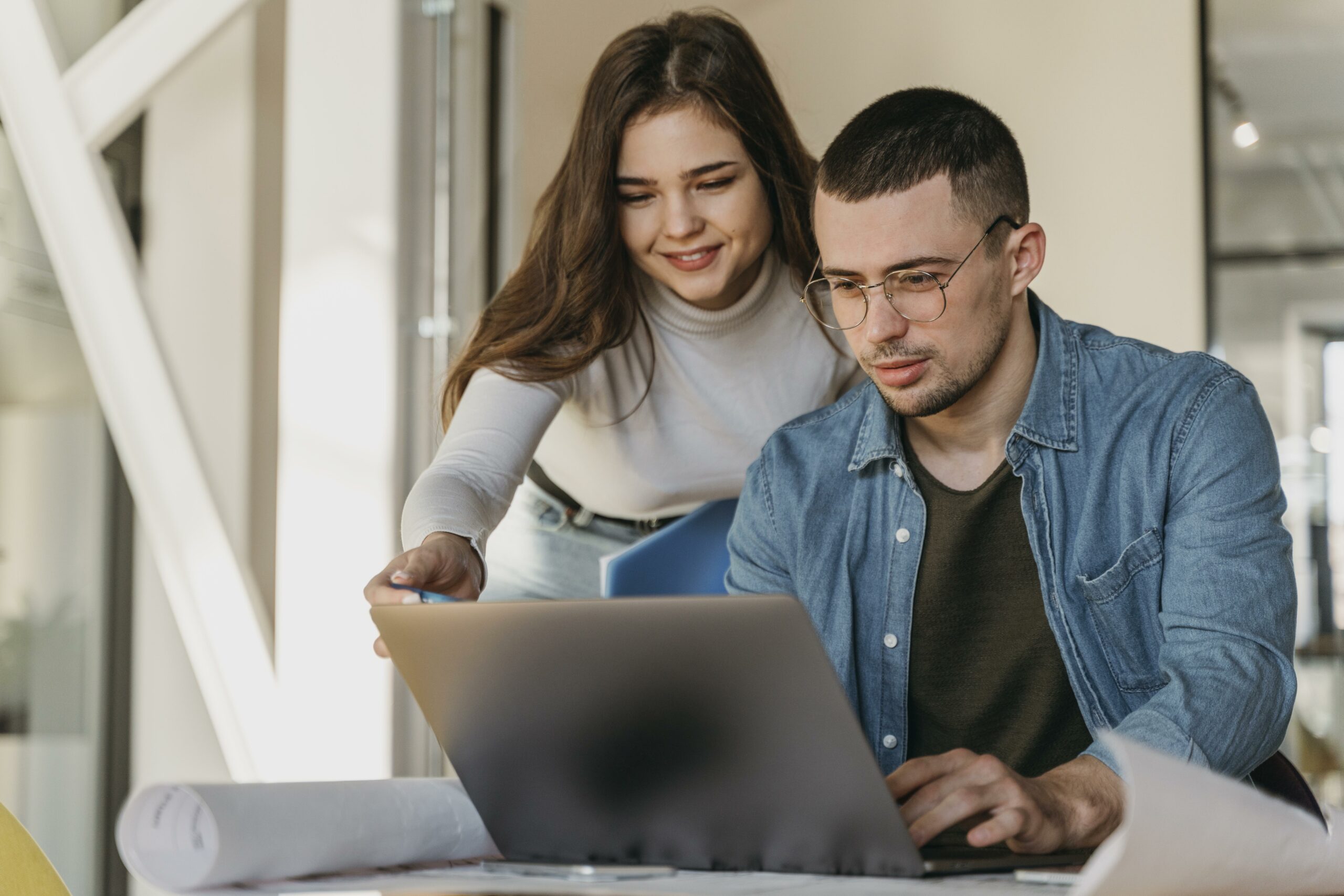 Confira diversas vagas abertas para estágio em Administração